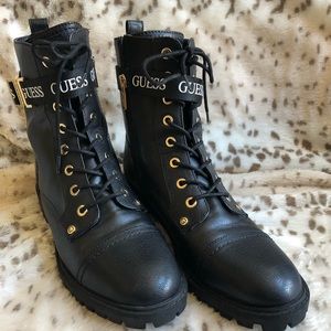 guess placing combat boots